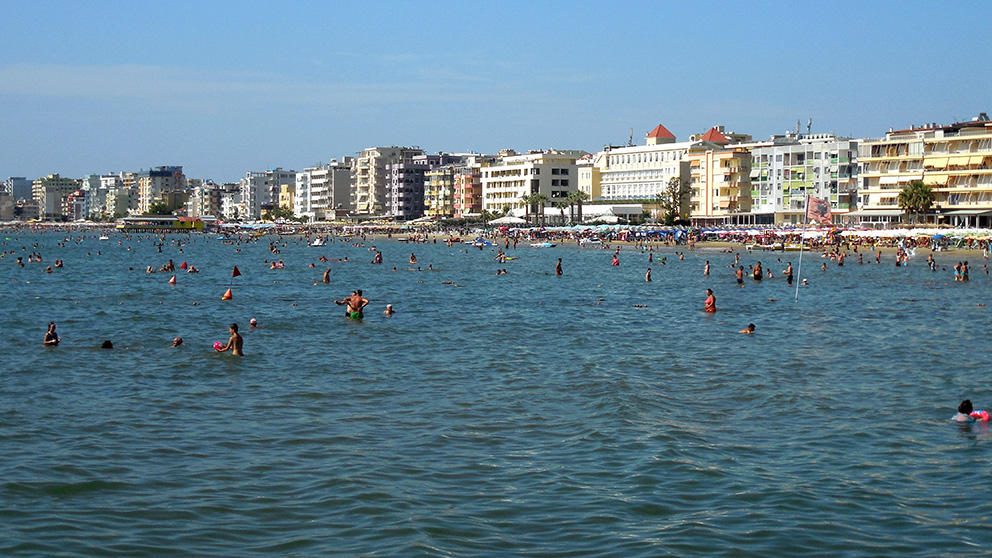 Read more about the article アルバニアの海沿いの街ドゥラスはシーフードのイタリアンが格安＆めちゃ旨な穴場スポットだった